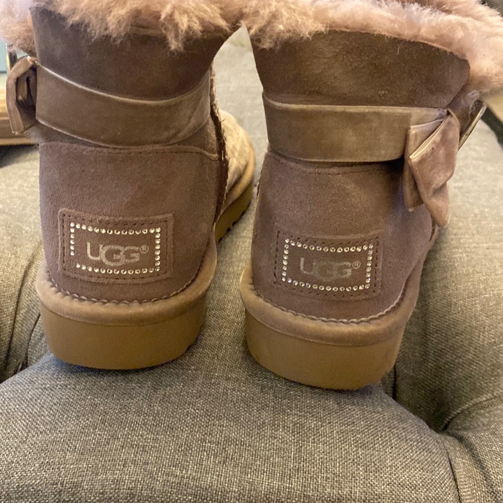 Grey uggs with velvet detail